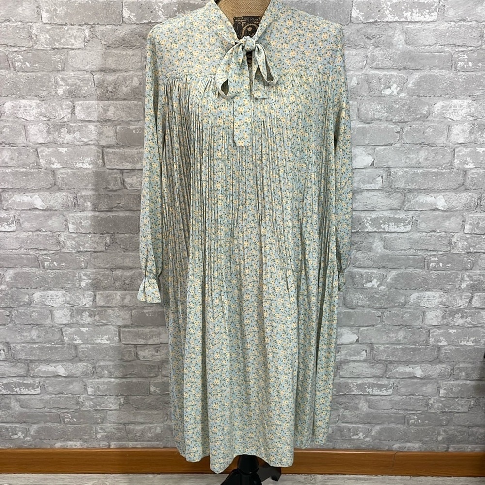 Simplee Tie Neck Belted Pleated Dress